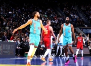 萨拉赫巅峰对决，哈登与90激战MAD分钟，赛况扑朔迷离胜负难料！