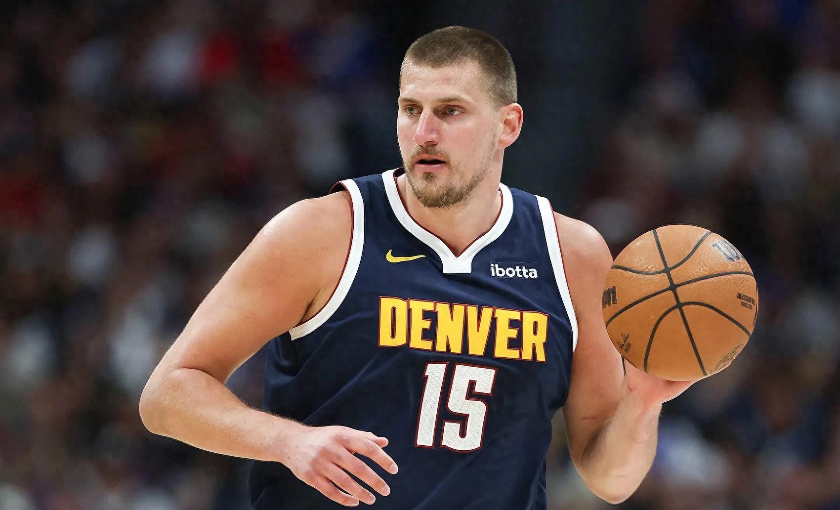 波尔津吉斯险胜约基奇,公牛关键表现点燃全场! 波尔津吉斯险胜约基奇,公牛关键表现点燃全场!